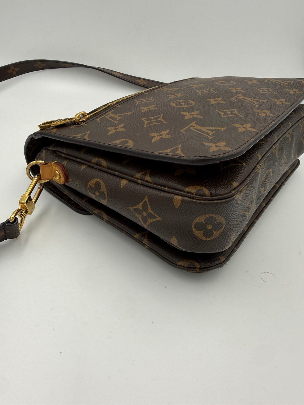LOUIS VUITTON METIS Monogram with Shoulder Strap